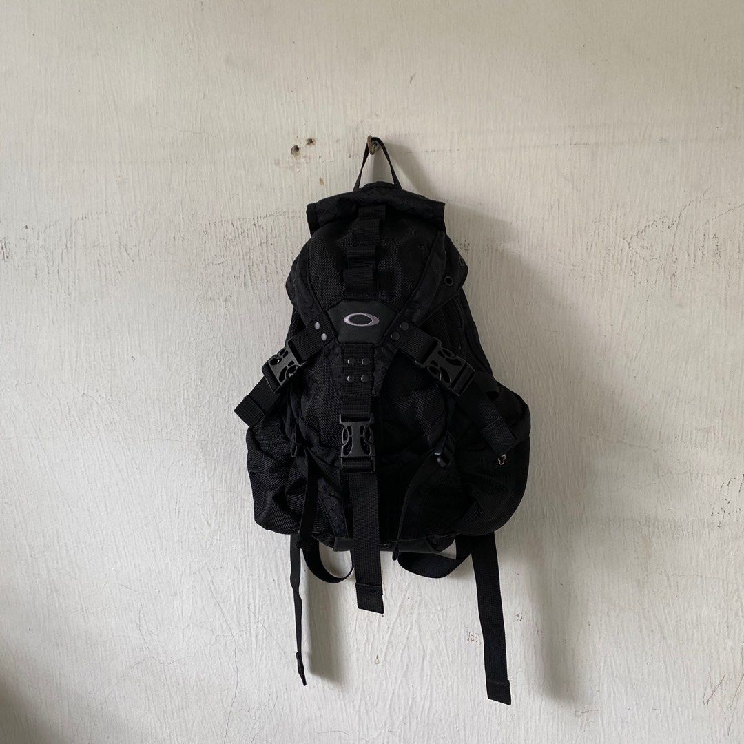 Oakley small backpacks 2025