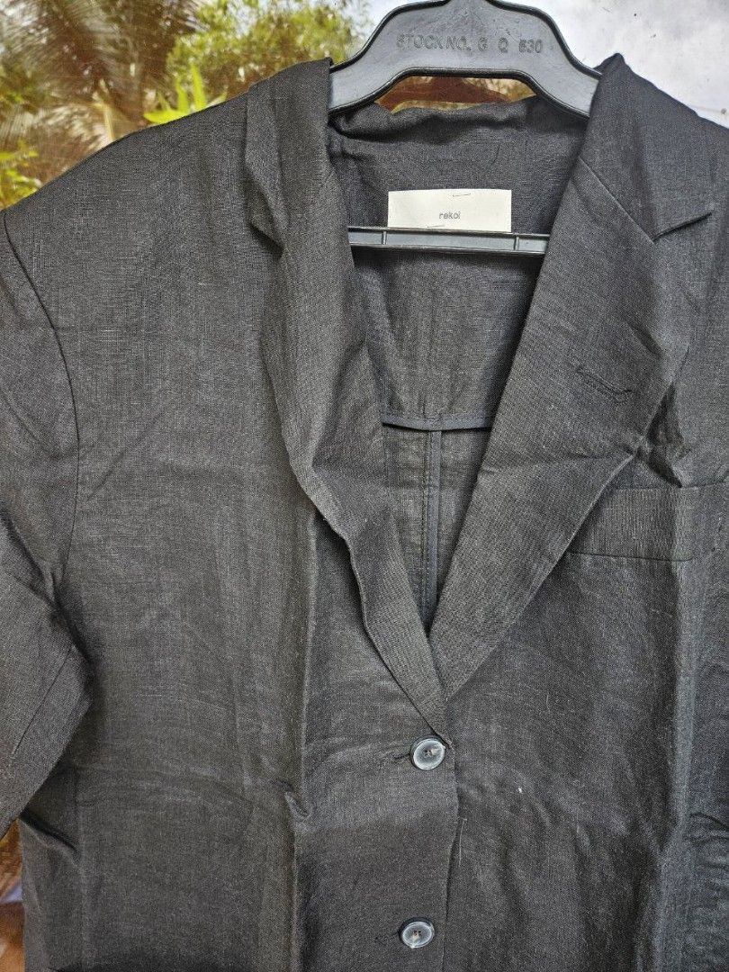 Oversized Black Linen Short Sleeve Top Coat (Category: Coats, Jackets and Outerwear) located in Pasay City. Submitted by reccaaaa (Listing ID 1334737215, Image 2). Description: Size: Large to XL kinda oversize style Other Details: • linen fabric • black in actual • complete buttons • no issues, kusot lang RFS: Declutter Location: Pasay No return, no exchange.