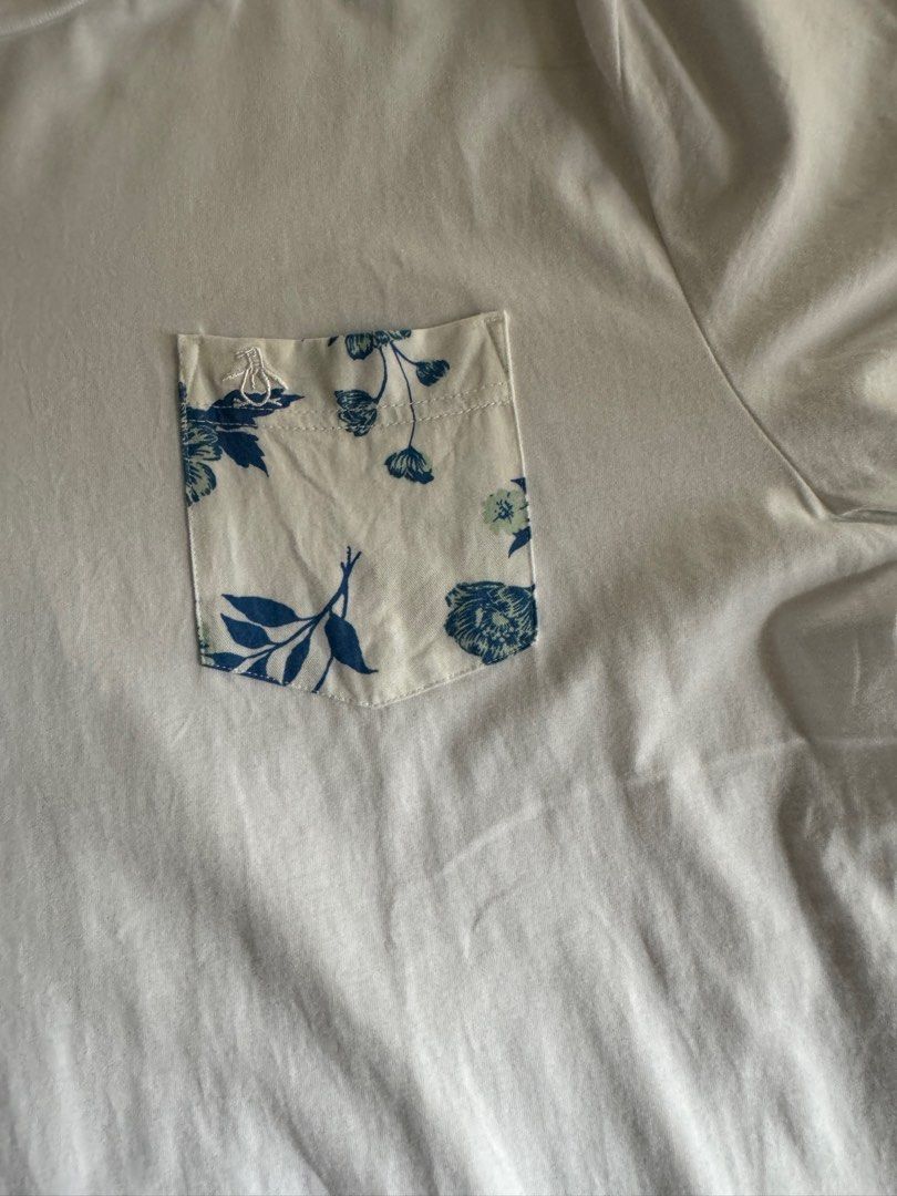 Penguin Shirt with Floral Pocket (Category: Tshirts & Polo Shirts ) located in Caloocan City. Submitted by knackknicks (Listing ID 1334760512, Image 2). Description: Penguin Shirt with Floral Pocket Almost new. I’ve worn once. I lost weight and shirt is too big for me now. .