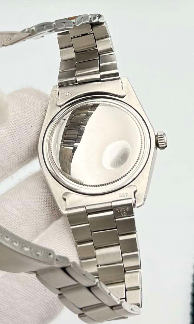 Rolex Oysterdate (Category: Luxury Watches) located in Las Pinas. Submitted by calmphoenix.234114 (Listing ID 1334776979, Image 3). Description: Rolex Oysterdate Precision Reference no: 6694 Year: 1981 Caliber: 1225 Manual Winding Watch only (no card) Condition: 9/10 Inclusion: Rolex Box.