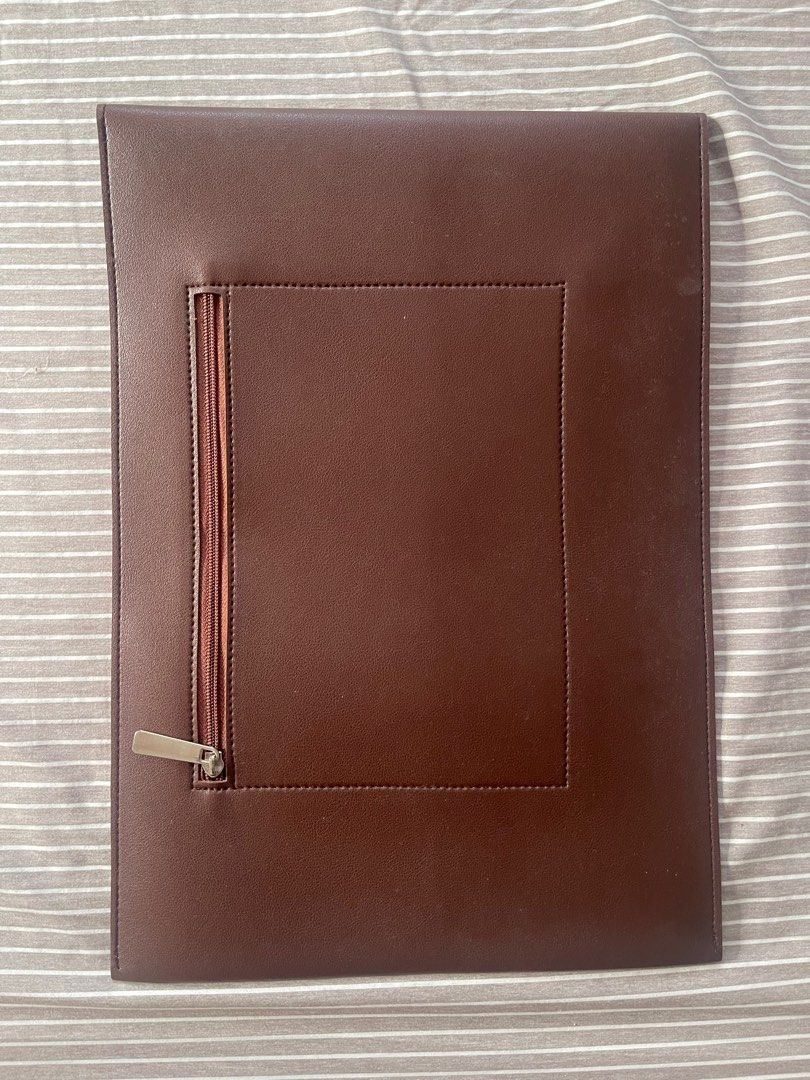 Straightforward Laptop Sleeve (Category: Laptop Bags & Sleeves) located in San Fernando. Submitted by beedabeeda (Listing ID 1334782996, Image 2). Description: .
