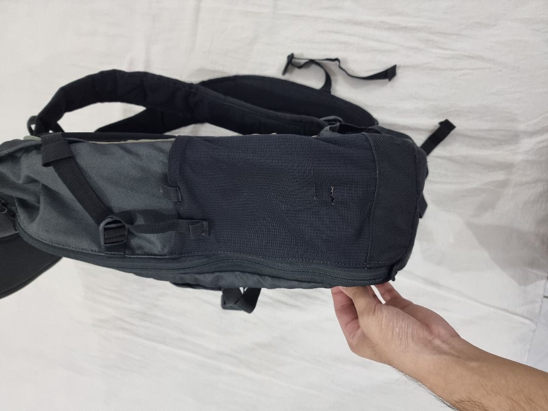 Thule Subterra Backpack 25L (Category: Backpacks) located in Las Pinas. Submitted by qwjax (Listing ID 1334819389, Image 2). Description: •SafeEdge Construction lines MacBook compartment for superior bumper protection •Protective tablet pocket with soft interior lining •Two-way access to laptop and tablet through top-loading compartment or side zipper •Removable SafeZone compartment protects sunglasses, smartphone or other fragile items •Duffel-s