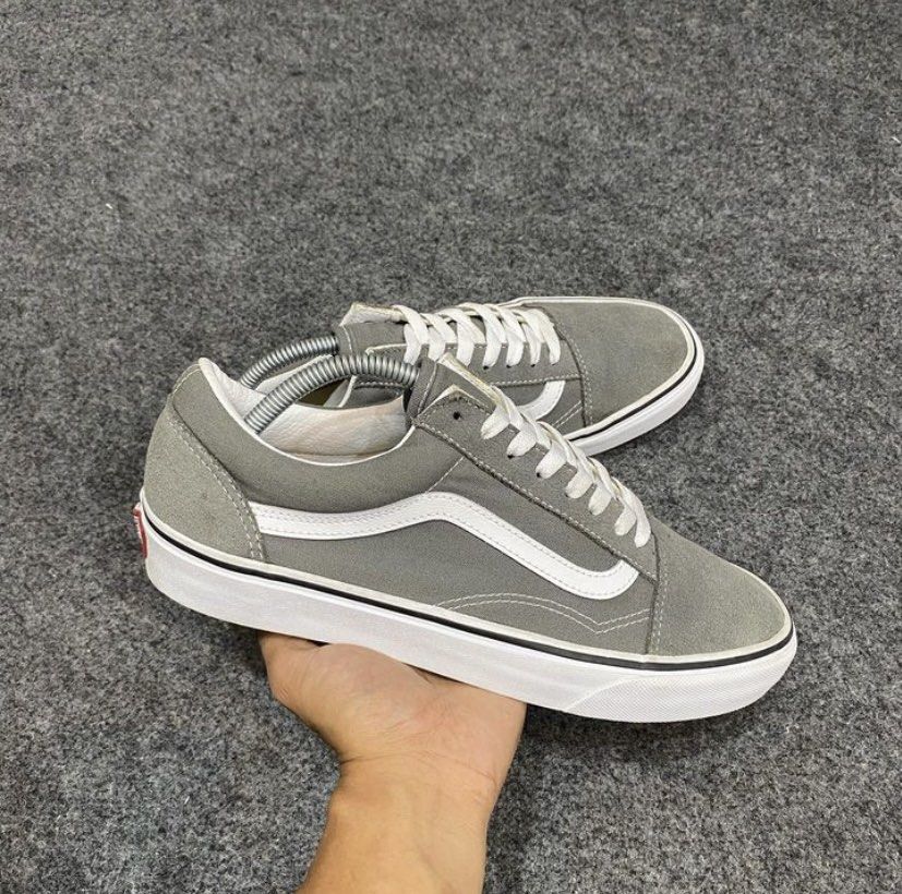 vans size 42, Fesyen Pria, Sepatu Sneakers di Carousell