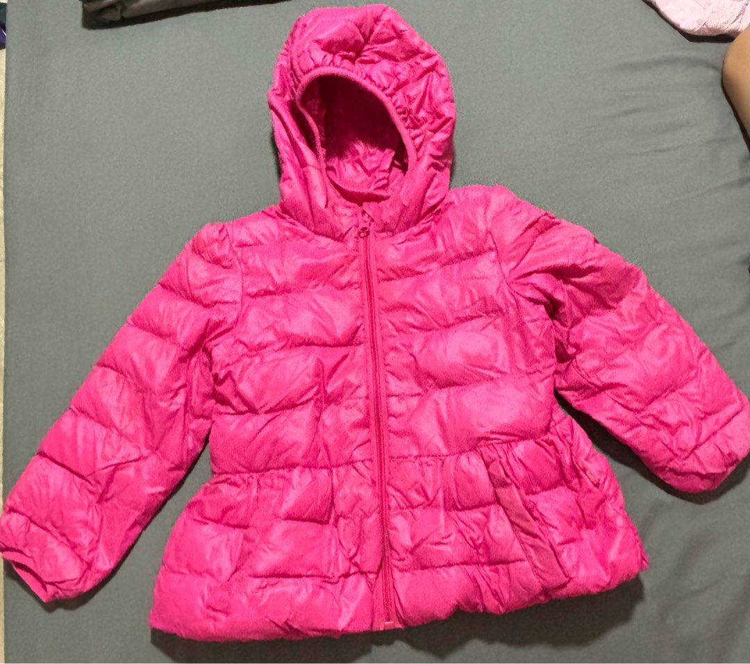 Winter Jacket (Category: Babies & Kids Fashion) located in Singapore. Submitted by chxxxe (Listing ID 1334867158, Image 1). Description: Brandless Winter Jacket for kids Size : 3 yrs old .