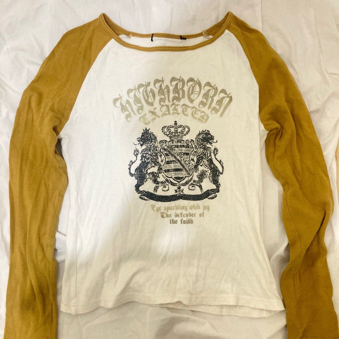 y2k grunge vintage long sleeves (Category: Longsleeves) located in Imus. Submitted by lovedbysolace (Listing ID 1334748952, Image 1). Description: .