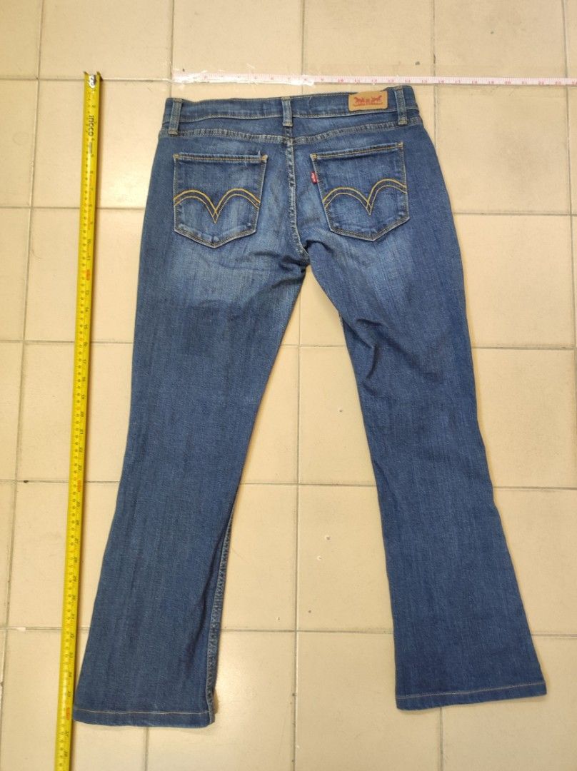 11. Levis 524 bootcut 29