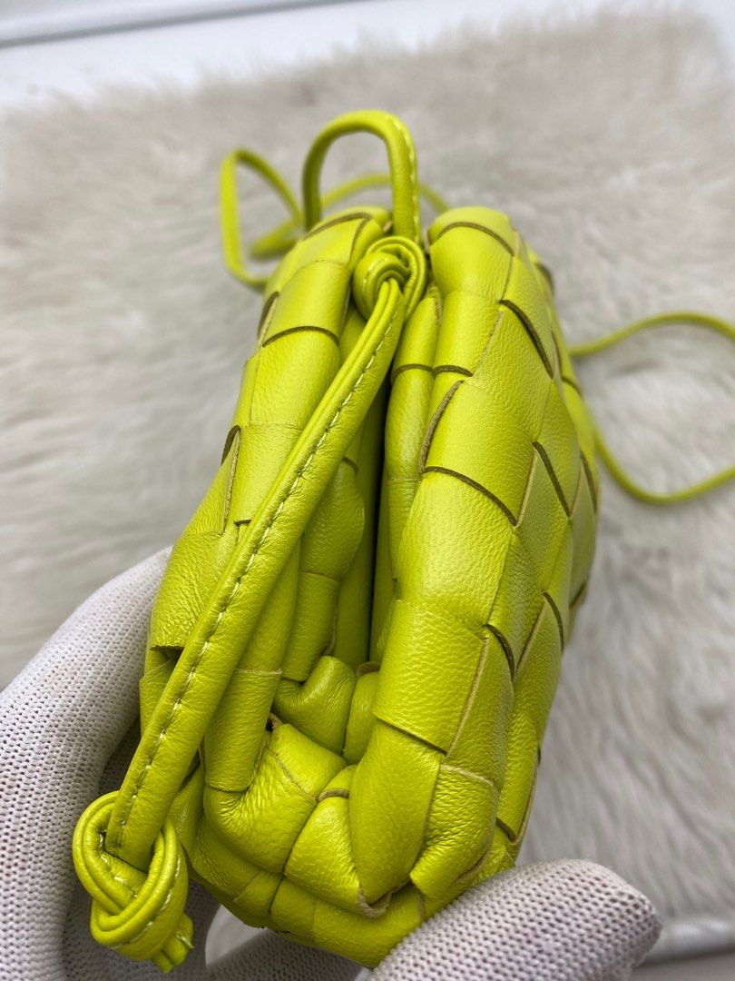 BOTTEGA VENETTA SLING BAG😍😍 (Category: Luxury Bags & Wallets) located in Bacolod City. Submitted by chuchaystuffs (Listing ID 1334904582, Image 3). Description: 100k ang orig price nito ❤️Sooo Ganda 😍dkopa napapcheck parang orig po kc sya pro self authentication nlng po . Iba kc stamp at code nya 😍looks orig and ang Bango ng material . .