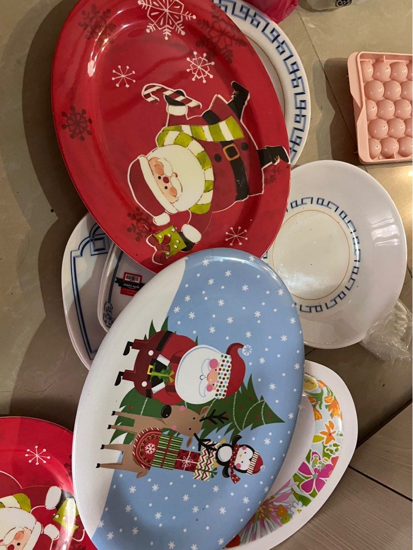 bundle set 4 pieces christmas serving plates (Category: Dinnerware & Cutlery) located in Manila. Submitted by jiden26 (Listing ID 1334900568, Image 1). Description: mop gcash.