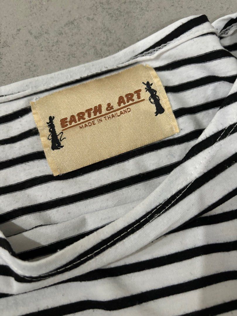 B&W STRIPES (SMALL) 3/4 TOP (Category: Longsleeves) located in Antipolo. Submitted by mdmeanders (Listing ID 1335008976, Image 2). Description: ~ SHIPPING: Buyers are welcome to arrange their own courier for shipping. ~ PAYMENT: GCASH / BPI QR CODE ~ LOCATION PICK UP:📍ANTIPOLO OR MANDALUYONG.