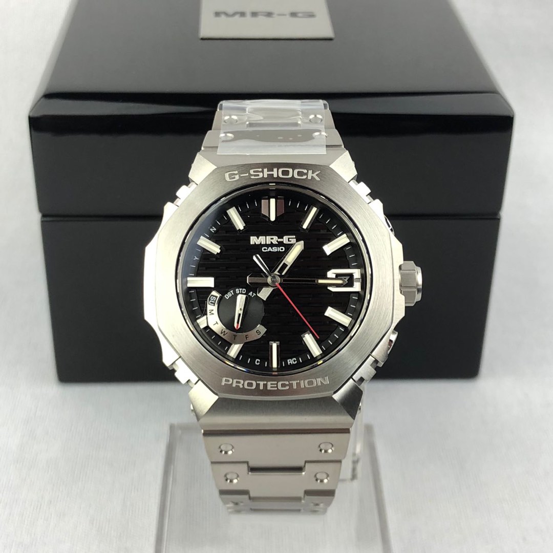 Casio G-Shock Titanium MRG-B2100 Series MRG-B2100D-1A, Luxury