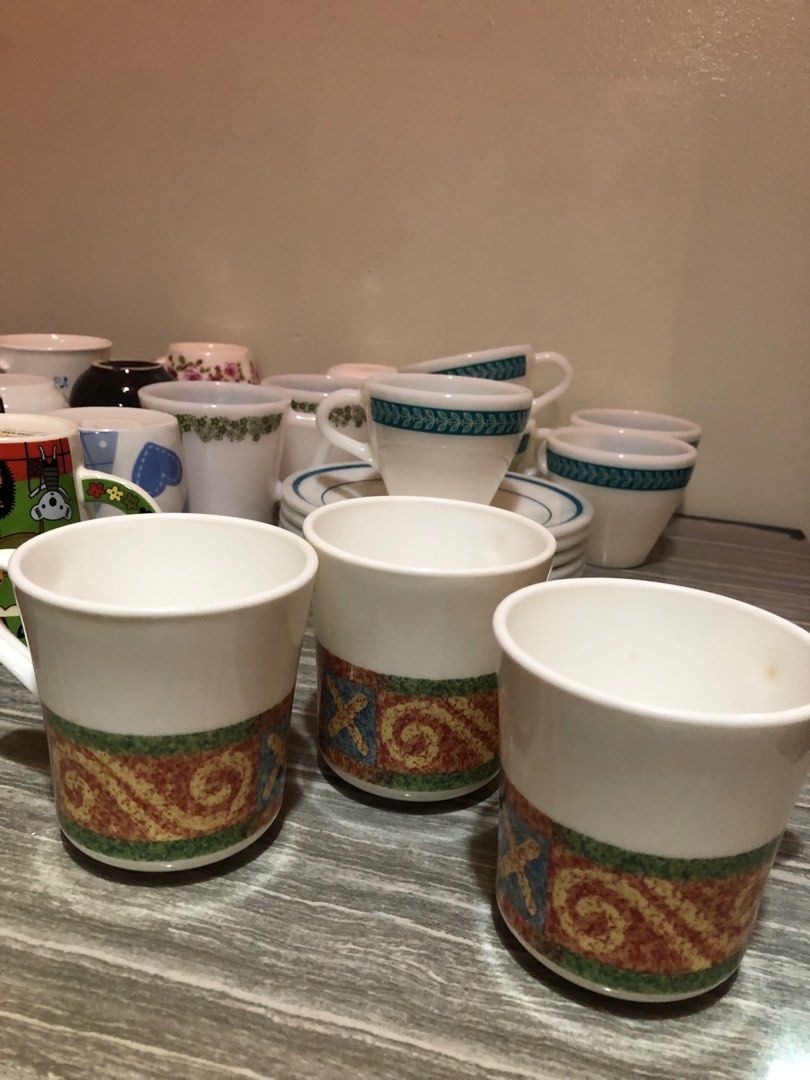 Corning ware cups (Category: Other Kitchenware & Tableware) located in Angeles City. Submitted by phynes (Listing ID 1335008972, Image 1). Description: Take all for 800 med size cups Corning ware Microwave safe Non stain GCash payment .