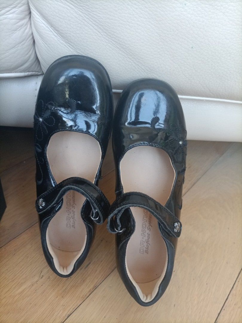 Dr Kong black shoes, 徵收- Carousell