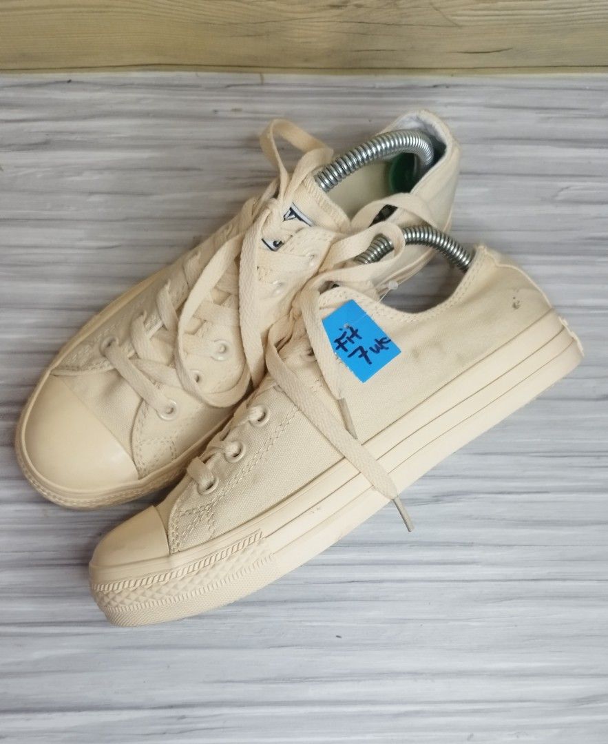 Kasut converse cream shop