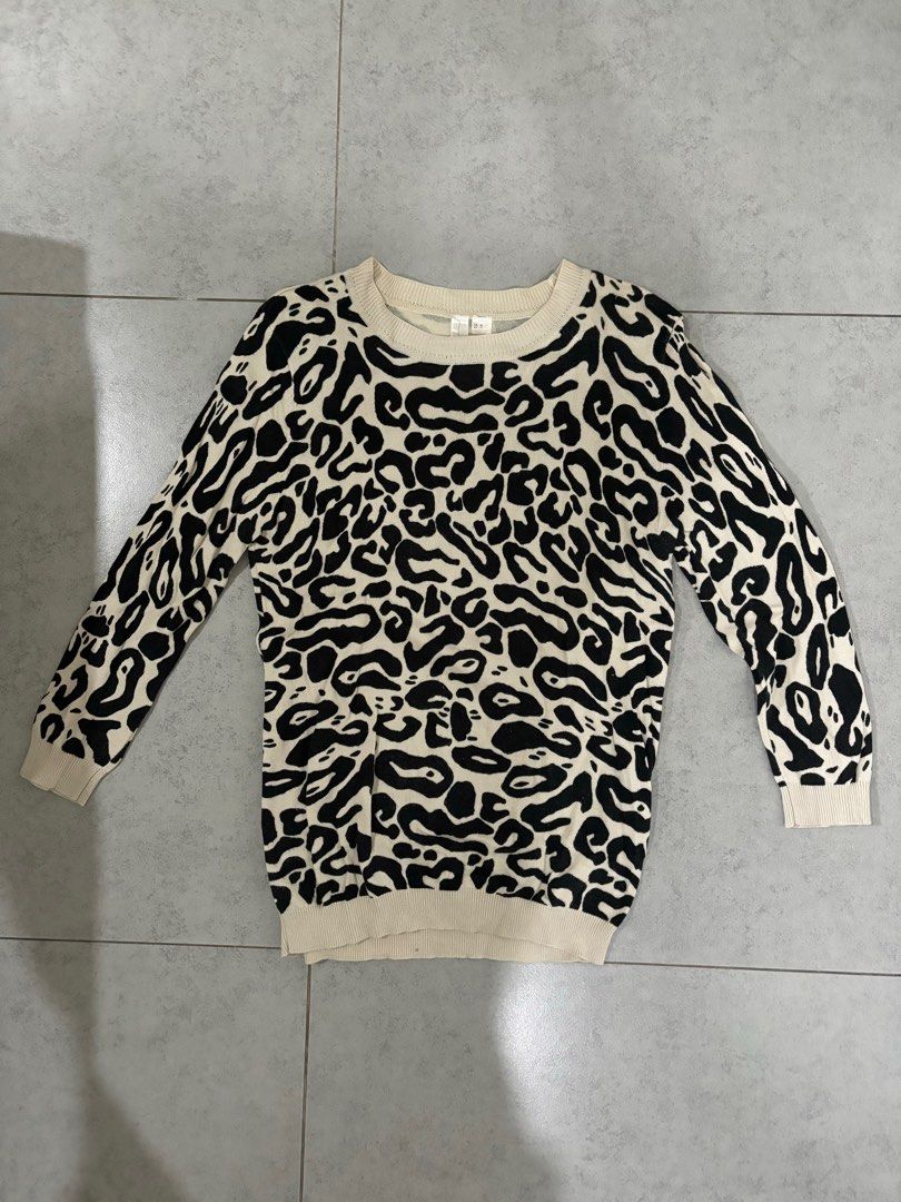 FOREVER 21 (MEDIUM) CHEETAH SWEATER (Category: Longsleeves) located in Antipolo. Submitted by mdmeanders (Listing ID 1335009857, Image 1). Description: ~ SHIPPING: Buyers are welcome to arrange their own courier for shipping. ~ PAYMENT: GCASH / BPI QR CODE ~ LOCATION PICK UP:📍ANTIPOLO OR MANDALUYONG.