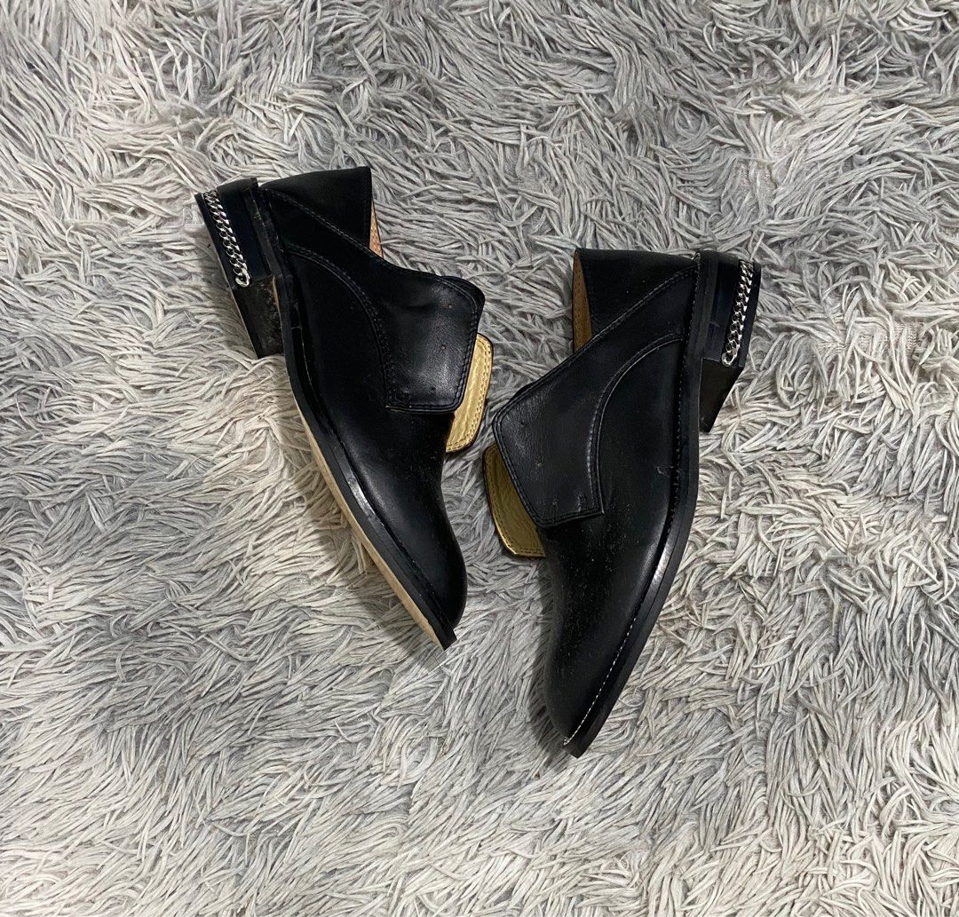 Givenchy (Category: Sneakers & Footwear) located in Tarlac. Submitted by cheap.fleaaa (Listing ID 1334991041, Image 3). Description: Givenchy✨ Size 36 No issue 800 + ship Any courier Tarlac based📍.