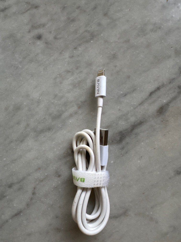 IPHONE CABLE (Category: Chargers & Cables) located in Singapore. Submitted by xwallflower (Listing ID 1334999599, Image 1). Description: Instock: 17 pcs 100cm Lightning Cable.