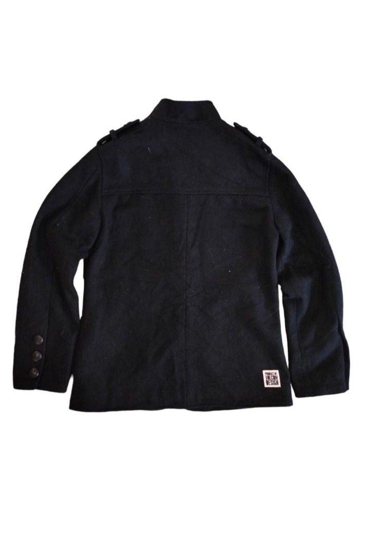 Jacket volcom (Category: Coats, Jackets and Outerwear) located in Hulu Terengganu. Submitted by kasut2nd (Listing ID 1335055307, Image 2). Description: pit 22 labuh 27.