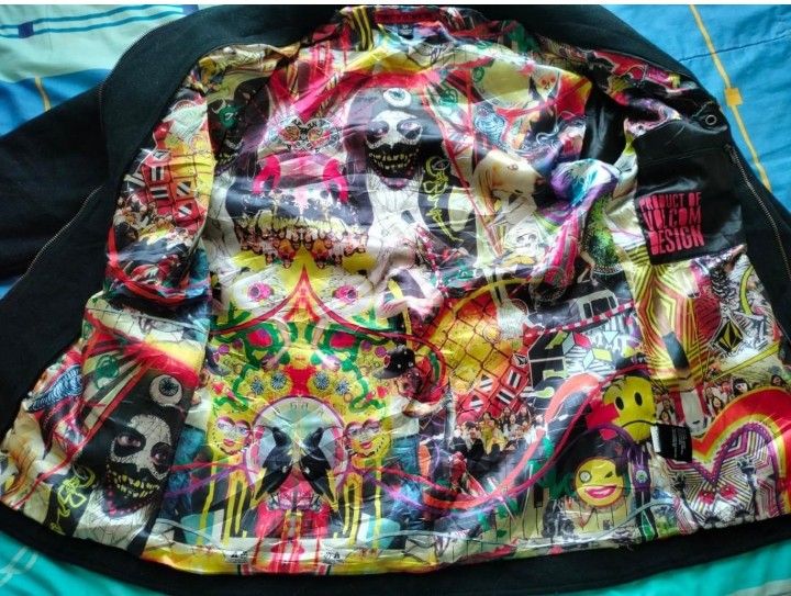 Jacket volcom (Category: Coats, Jackets and Outerwear) located in Hulu Terengganu. Submitted by kasut2nd (Listing ID 1335055307, Image 3). Description: pit 22 labuh 27.