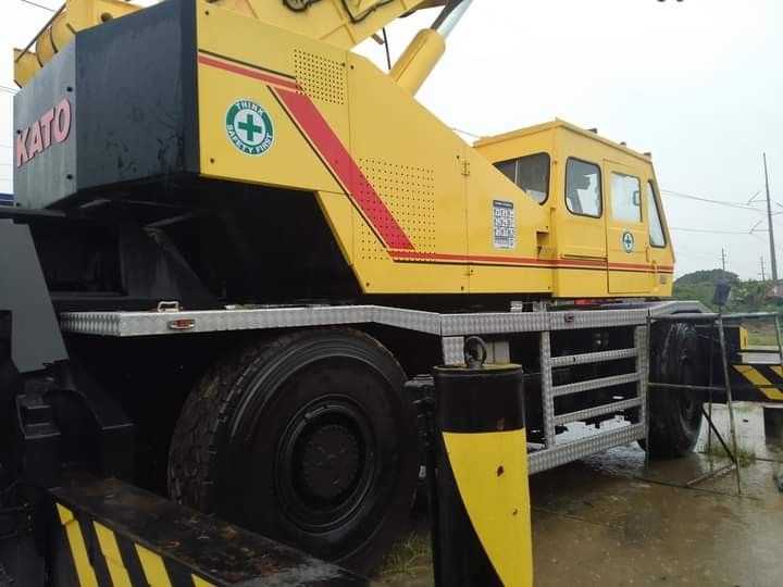 Kato 45tons rough terrain crane (Category: Construction Tools & Equipment) located in Makati City. Submitted by ztak13 (Listing ID 1335018786, Image 2). Description: kato 45tons rough terrain crane Japan Surplus Contact no. 09175699818.