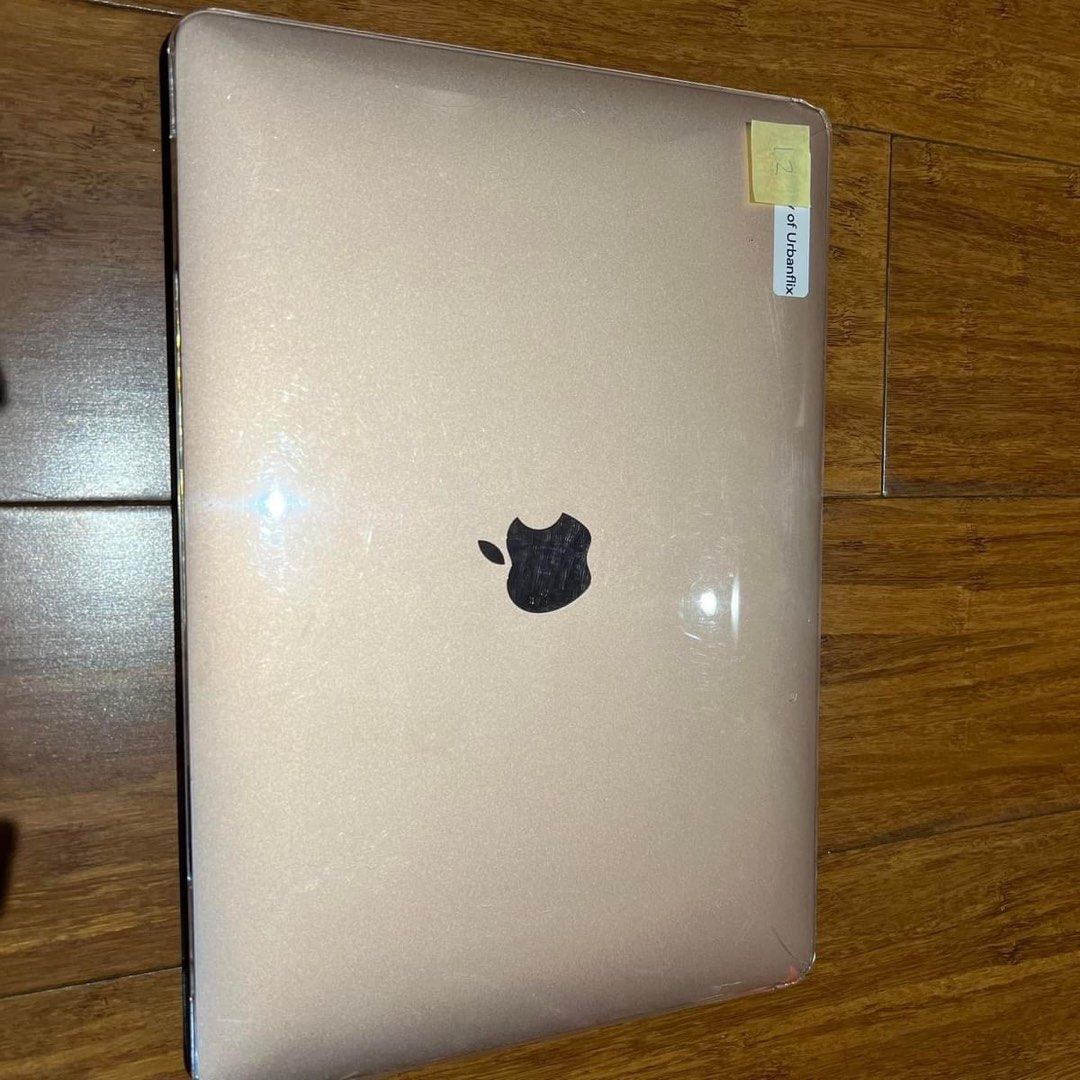 Macbook air 13” (Category: Laptops & Notebooks) located in Quezon City. Submitted by farfalla_amante (Listing ID 1334980055, Image 2). Description: Macbook Air 13” 2019 MacBookAir8,2 1.6Ghz Dual-Core Intel Core i5 8GB DDR3 128GB Cycle Count 69 Condition Normal Ventura ₱ 20,000.