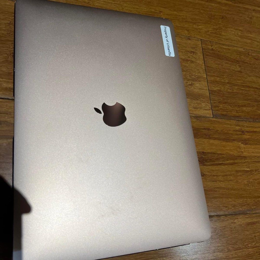 Macbook air 13” (Category: Laptops & Notebooks) located in Quezon City. Submitted by farfalla_amante (Listing ID 1334980055, Image 3). Description: Macbook Air 13” 2019 MacBookAir8,2 1.6Ghz Dual-Core Intel Core i5 8GB DDR3 128GB Cycle Count 69 Condition Normal Ventura ₱ 20,000.