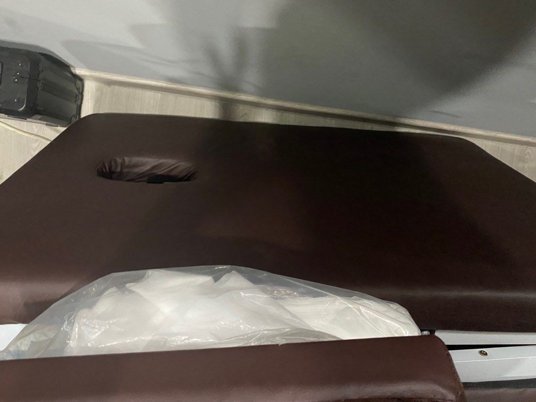 Message bed (Category: Other Home Furniture) located in Singapore. Submitted by daven_033109 (Listing ID 1334911544, Image 1). Description: Self collect only. Feel free to pm me .