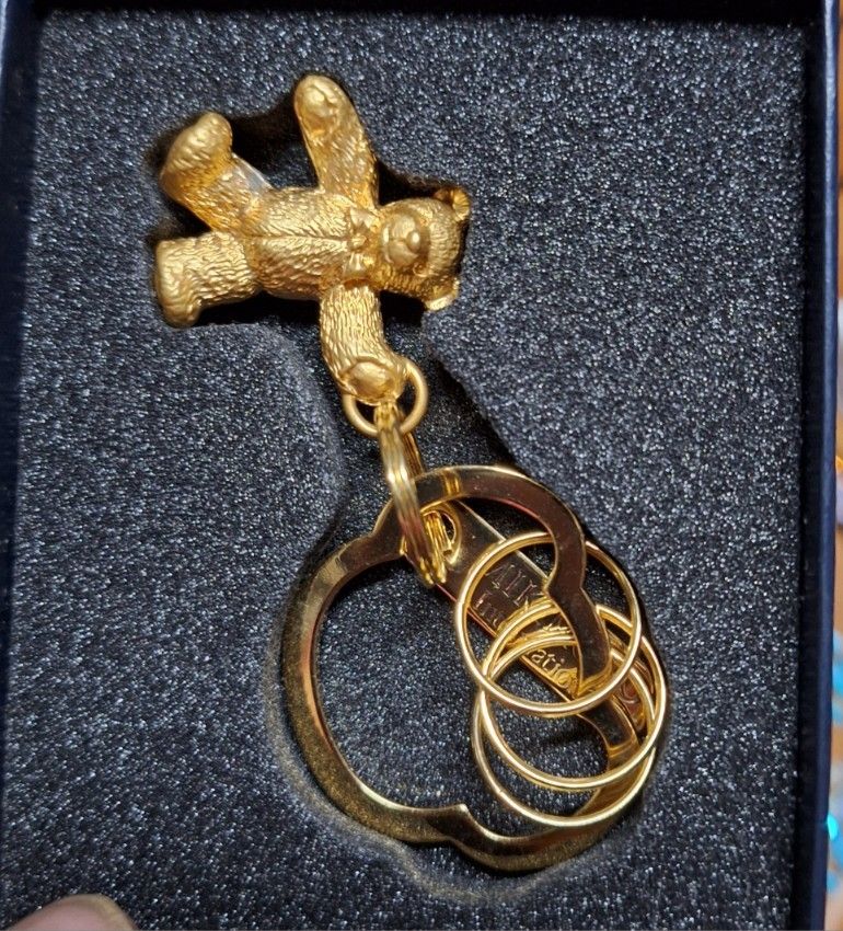 Mikimoto key holder (Category: Charms) located in Quezon City. Submitted by infinitelights.jewels (Listing ID 1334944568, Image 3). Description: Mikimoto key holder with box good as new.