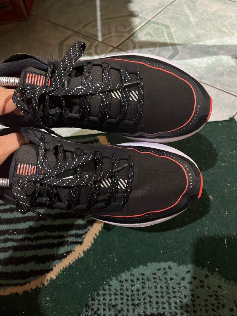 Nike Legend React 2 (Category: Sneakers) located in Bontoc. Submitted by madrigalge64108 (Listing ID 1334990176, Image 2). Description: unnoticeable min issue.