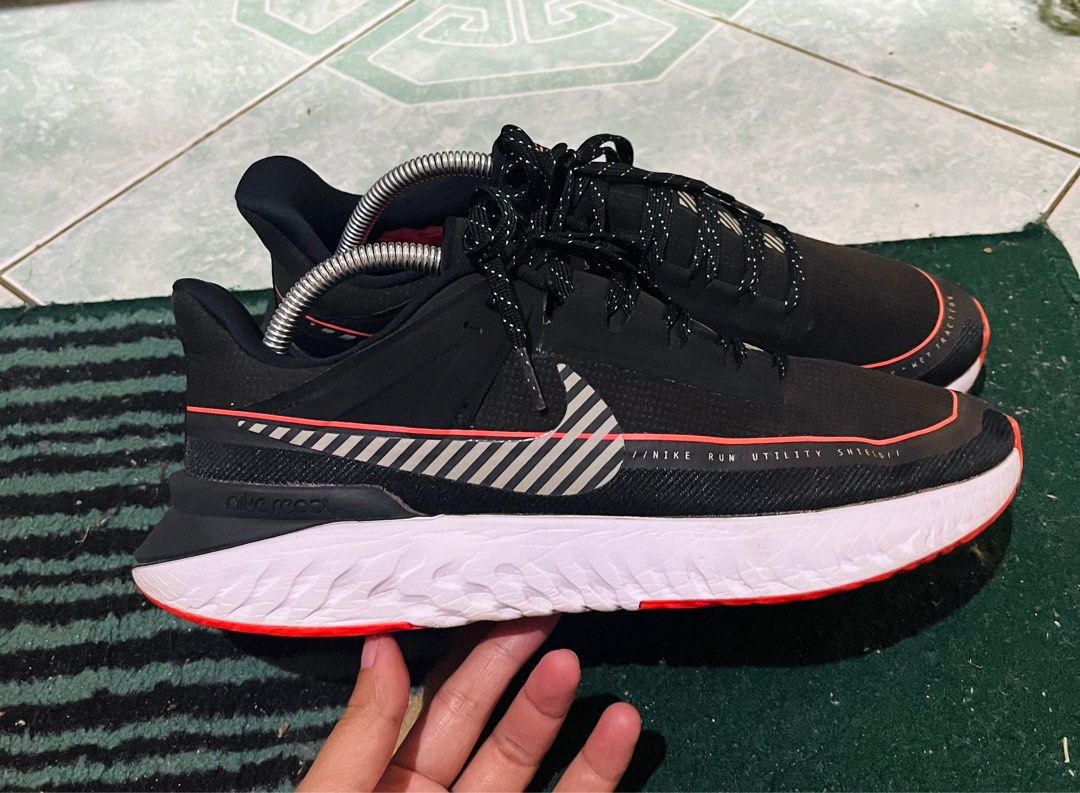 Nike Legend React 2 (Category: Sneakers) located in Bontoc. Submitted by madrigalge64108 (Listing ID 1334990176, Image 1). Description: unnoticeable min issue.