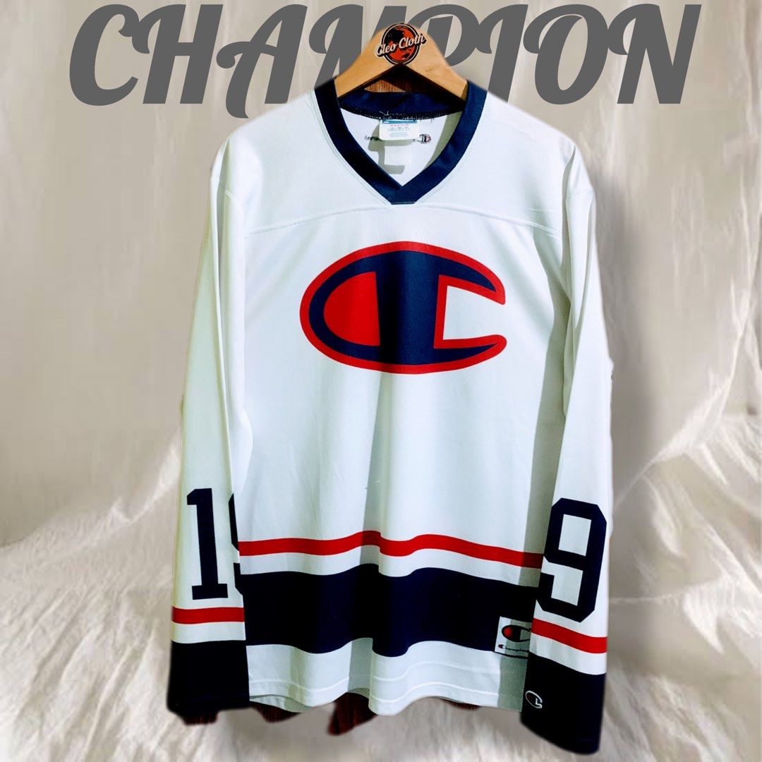 How much ligjt are hockey jerseys