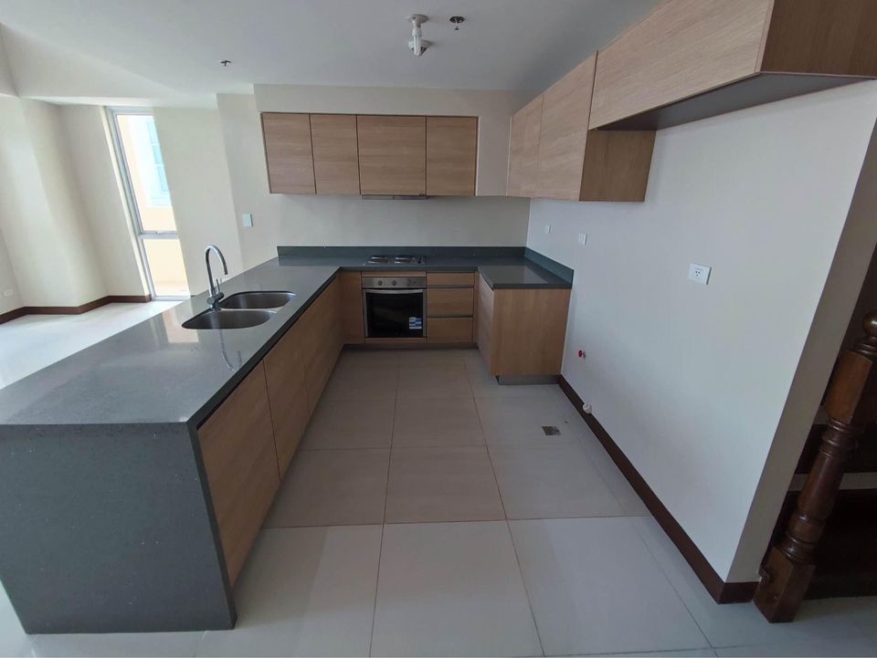 Picture of The Dunes Naples Real Estate: 27 Condos for Sale