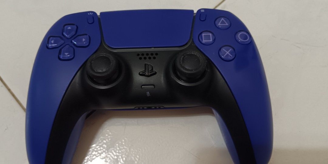 PS5 Disc version (Category: PlayStation) located in Singapore. Submitted by limziyi95 (Listing ID 1335007748, Image 2). Description: PS5 Disc version Included with: x1 Dualsense 5 Wireless controller (Like new, only used several times) x1 AC Power Cable x1 HDMI Cable x1 Vertical Stand Used but in good condition. Happy to meet up anywhere from Pasir Ris/Tampines/Tanah Merah/Bedok). Also happy to PM and share videos of the PS5 in perfect working co