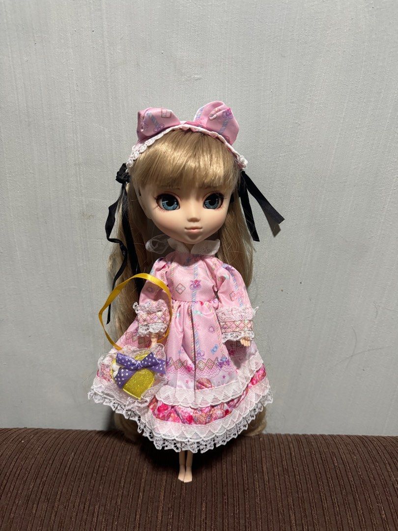 Pullip rozen maiden (Category: Figurines & Statues) located in Antipolo. Submitted by kawaiikeepsake (Listing ID 1334917498, Image 1). Description: Selling my Pullip Rozen maiden not her original dress 2 no shoes . Sold as is Wyswg . .
