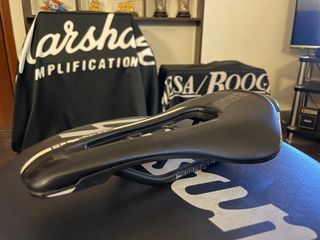 （分類：）位於 。 由 bike.sell 提交（商品編號 1335001136，圖片 1）。簡介： 。