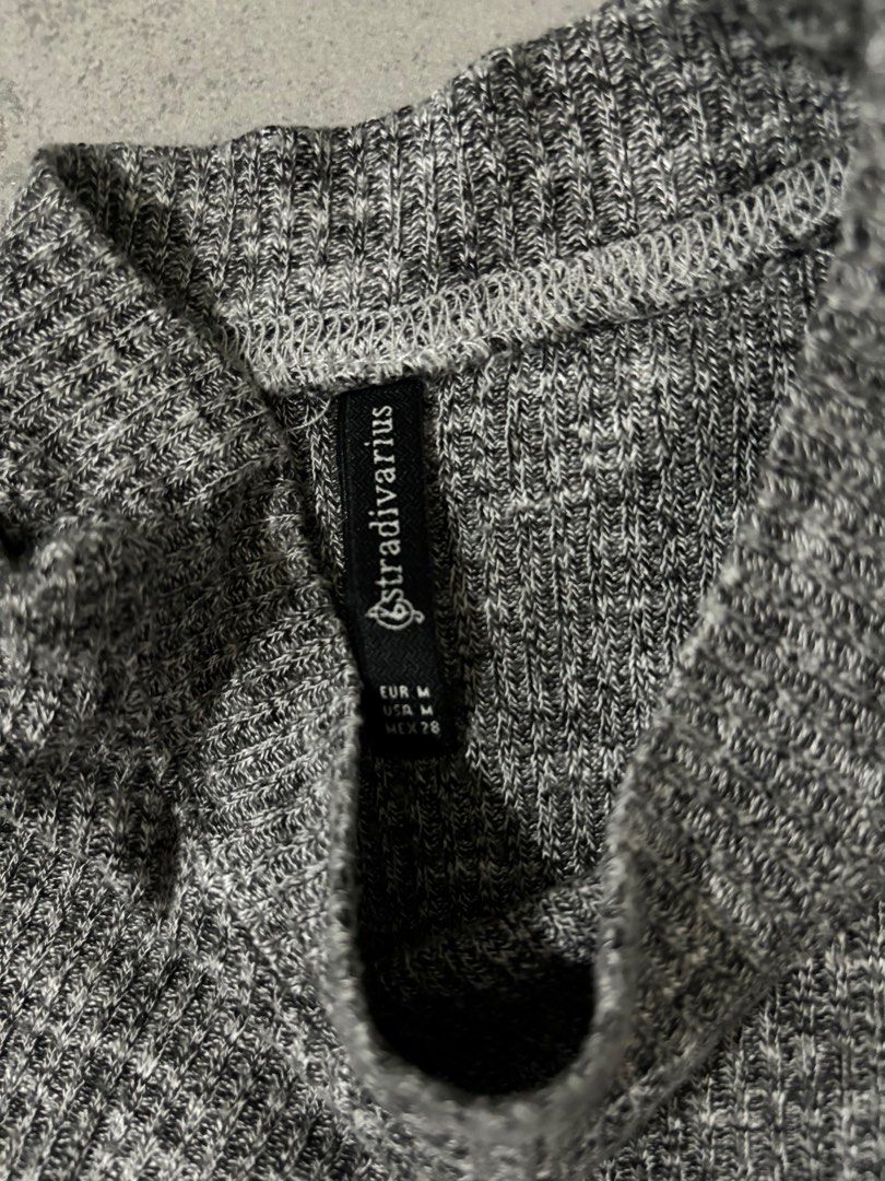 STRADIVARIUS (MEDIUM) GREY SEMI TURTLENECK (Category: Sleeveless) located in Antipolo. Submitted by mdmeanders (Listing ID 1335007821, Image 2). Description: ~ SHIPPING: Buyers are welcome to arrange their own courier for shipping. ~ PAYMENT: GCASH / BPI QR CODE ~ LOCATION PICK UP:📍ANTIPOLO OR MANDALUYONG.