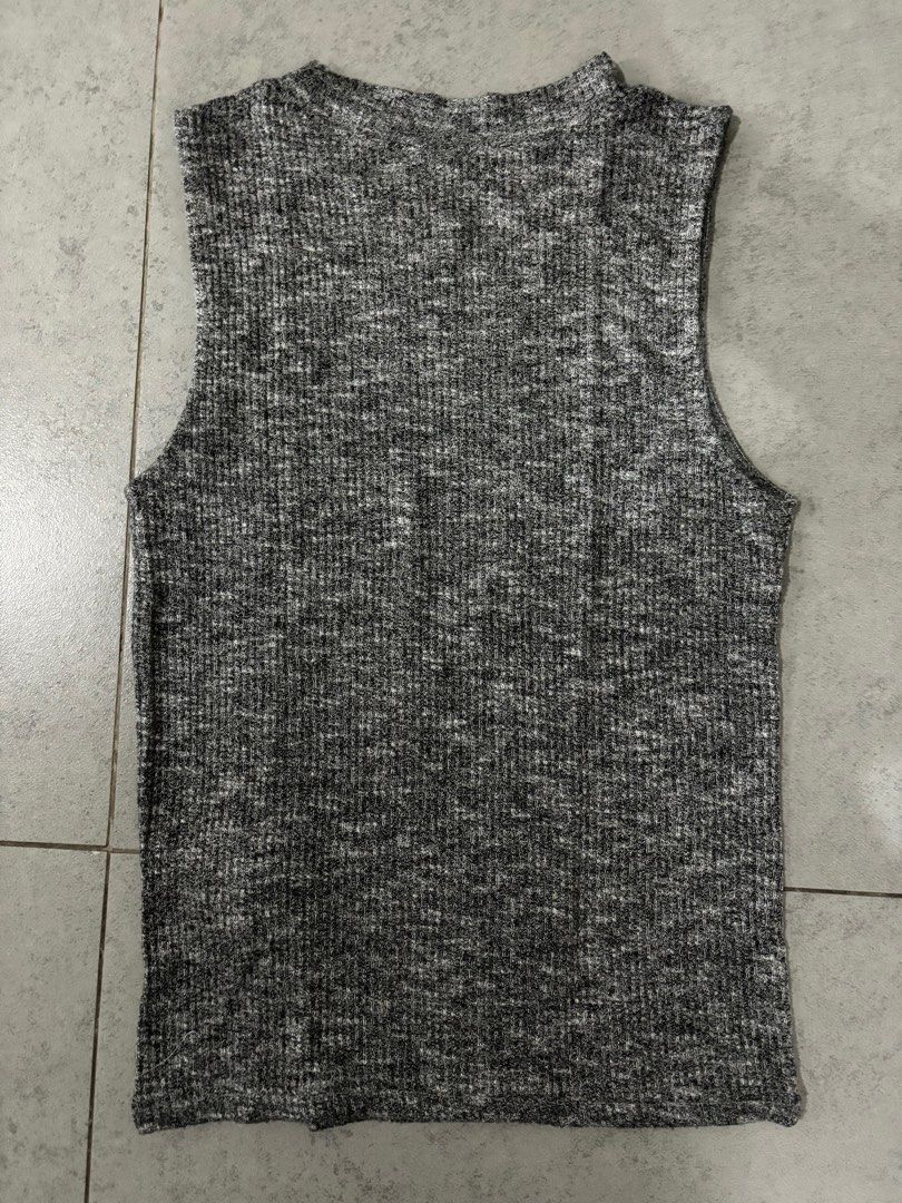 STRADIVARIUS (MEDIUM) GREY SEMI TURTLENECK (Category: Sleeveless) located in Antipolo. Submitted by mdmeanders (Listing ID 1335007821, Image 3). Description: ~ SHIPPING: Buyers are welcome to arrange their own courier for shipping. ~ PAYMENT: GCASH / BPI QR CODE ~ LOCATION PICK UP:📍ANTIPOLO OR MANDALUYONG.