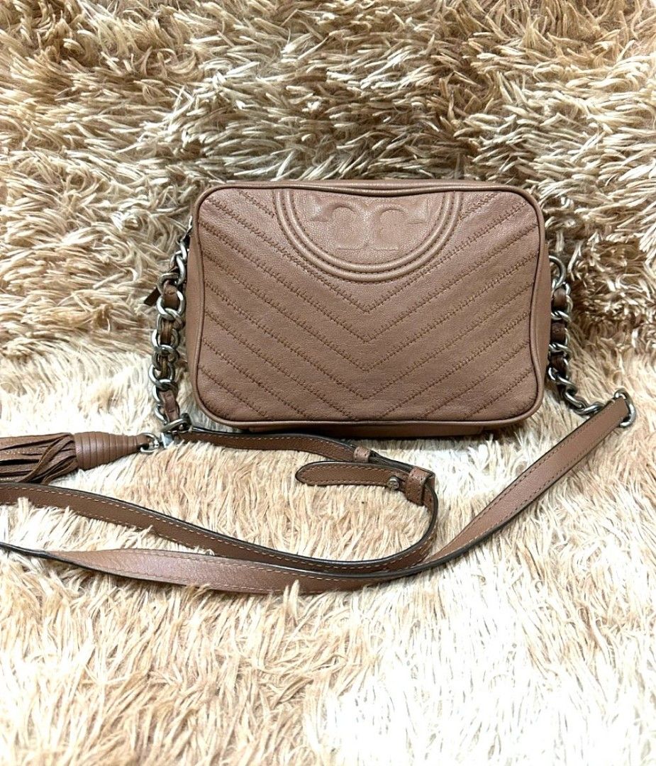 Tory burch fleming distressed camera bag on sale