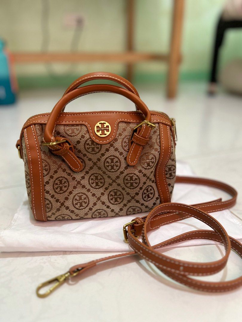 TORY BURCH SLING BAG (CLASS A) (Category: Cross-body Bags) located in Lucena. Submitted by lcndeclutter (Listing ID 1334940879, Image 1). Description: - BRAND NEW - WITH DUST BAG - CLASS A.