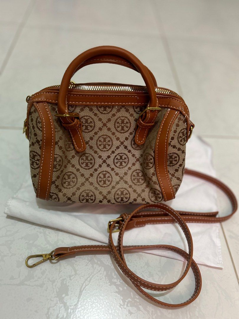 TORY BURCH SLING BAG (CLASS A) (Category: Cross-body Bags) located in Lucena. Submitted by lcndeclutter (Listing ID 1334940879, Image 2). Description: - BRAND NEW - WITH DUST BAG - CLASS A.