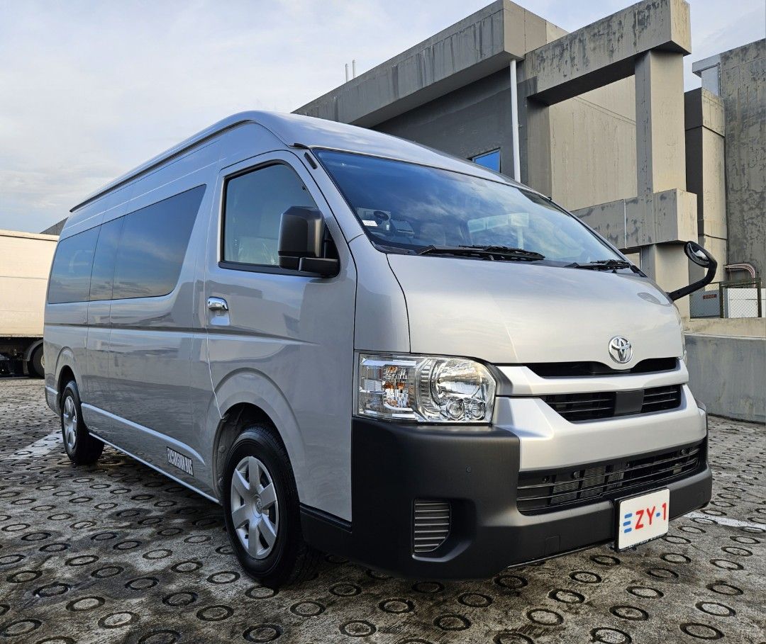 Toyota Combi Bus 13+1 Seaters628864056695071129