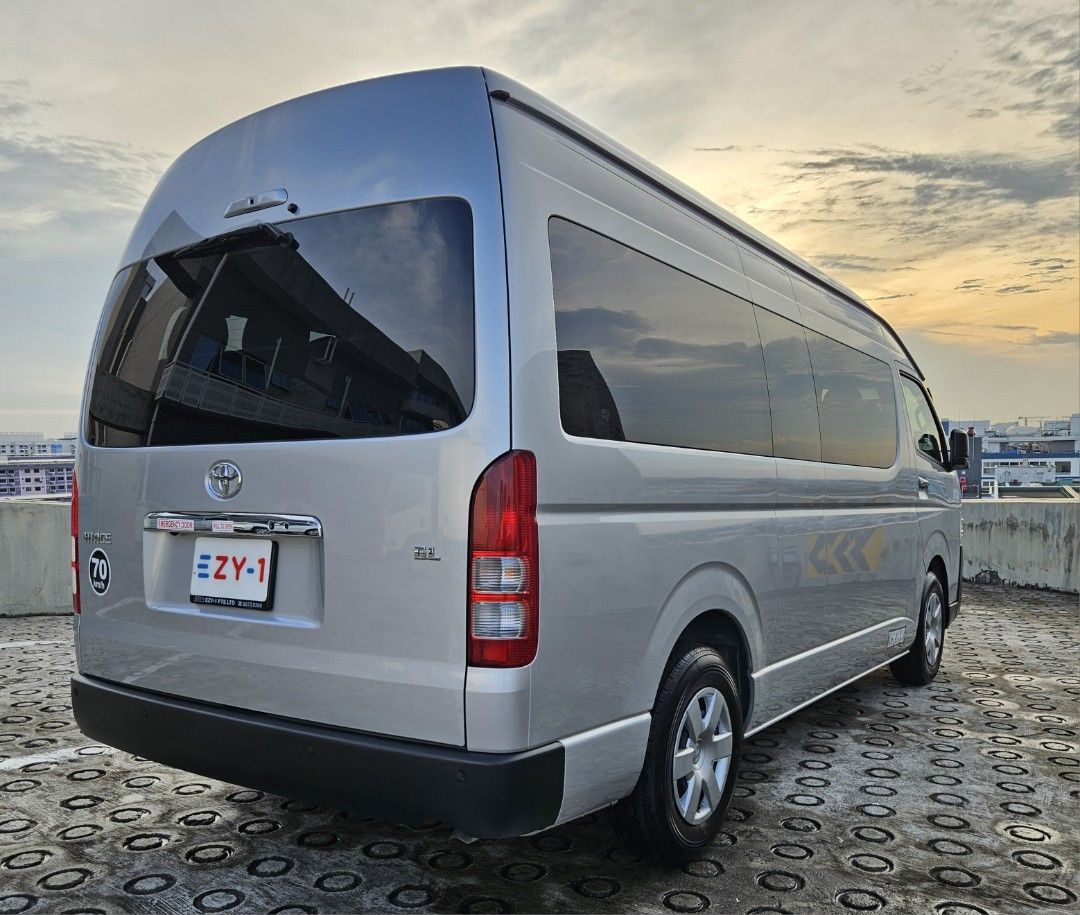 Toyota Combi Bus 13+1 Seaters62886405669507112