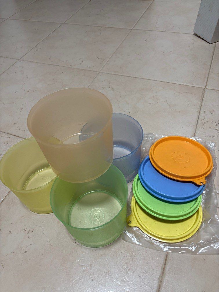 Tupperware (Category: Water Bottles & Tumblers) located in Singapore. Submitted by japsjaps (Listing ID 1335016842, Image 3). Description: Lightly used Tupperware containers In sweet pastel colours Selling all 4 for $18.00.
