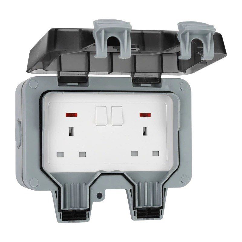 Splashbox Electrical UK socket with splash proof box (15 Meter), TV & Home Appliances ...