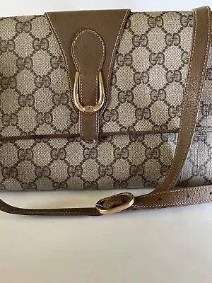 Gucci clutch handbag store