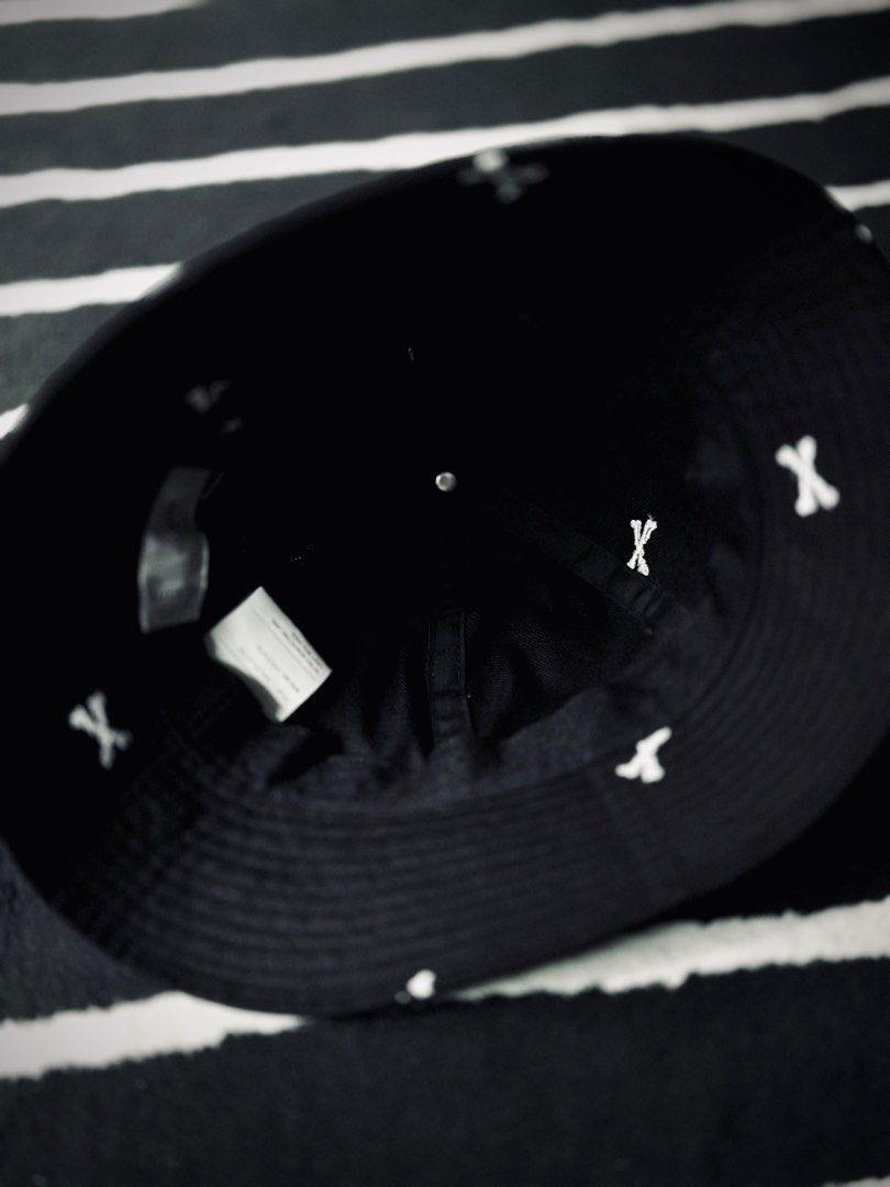 Wtaps (Category: Caps & Hats) located in Singapore. Submitted by selethavsvm (Listing ID 1334997196, Image 4). Description: Wtaps 2022 EX_44 Bell 01 ( Crossbones) Spec : 221HCDT-HT18 Color : Black 💯 Authentic Price is fixed. Non Negotiable. COD. Deal at my convenience. What you see is what you will get from pictures taken above. Have Sent for Dry Cleaning Service. Without Sweat Odour/ Stained. .