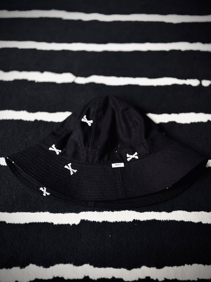 Wtaps (Category: Caps & Hats) located in Singapore. Submitted by selethavsvm (Listing ID 1334997196, Image 5). Description: Wtaps 2022 EX_44 Bell 01 ( Crossbones) Spec : 221HCDT-HT18 Color : Black 💯 Authentic Price is fixed. Non Negotiable. COD. Deal at my convenience. What you see is what you will get from pictures taken above. Have Sent for Dry Cleaning Service. Without Sweat Odour/ Stained. .