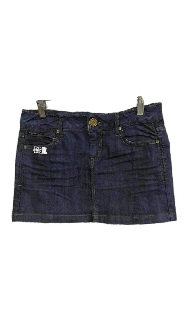 Y2k Mini Skirt in Size 30 (Category: Skirts) located in Cebu City. Submitted by madysummer (Listing ID 1334906826, Image 1). Description: W - 30 L - 12 ☁️ only used once for fitting (seen in the photo) ☁️ nice quality 📍Cebu City area 🛵 delivery via maxim. Delivery fee shouldered by buyer. .
