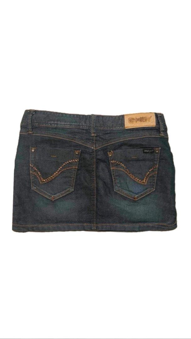 Y2k Mini Skirt in Size 30 (Category: Skirts) located in Cebu City. Submitted by madysummer (Listing ID 1334906826, Image 2). Description: W - 30 L - 12 ☁️ only used once for fitting (seen in the photo) ☁️ nice quality 📍Cebu City area 🛵 delivery via maxim. Delivery fee shouldered by buyer. .