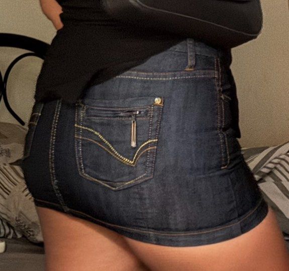 Y2k Mini Skirt in Size 30 (Category: Skirts) located in Cebu City. Submitted by madysummer (Listing ID 1334906826, Image 3). Description: W - 30 L - 12 ☁️ only used once for fitting (seen in the photo) ☁️ nice quality 📍Cebu City area 🛵 delivery via maxim. Delivery fee shouldered by buyer. .