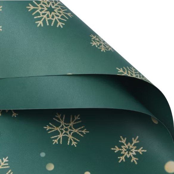 10 sheets/Roll Christmas Kraft gift wrapper (Category: Craft Supplies & Tools) located in Malabon City. Submitted by heyitskhen (Listing ID 1335143296, Image 3). Description: 10 sheets per order 1 design only per order Size: 50x70cm.